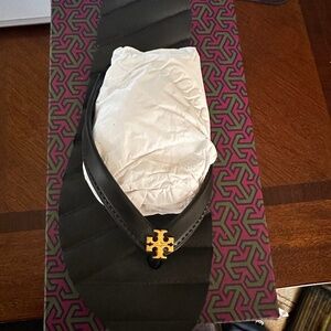 Tory Burch Kira Flip Flop Perfect Black Size 6 Womemd